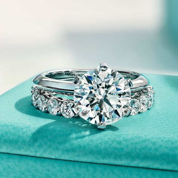 Halo or Solitaire: Which engagement ring style is right for you?