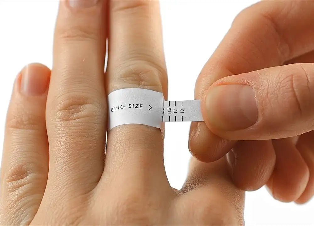 Der ultimative Leitfaden: So finden Sie die perfekte Ringgröße für Ihren Verlobungsring