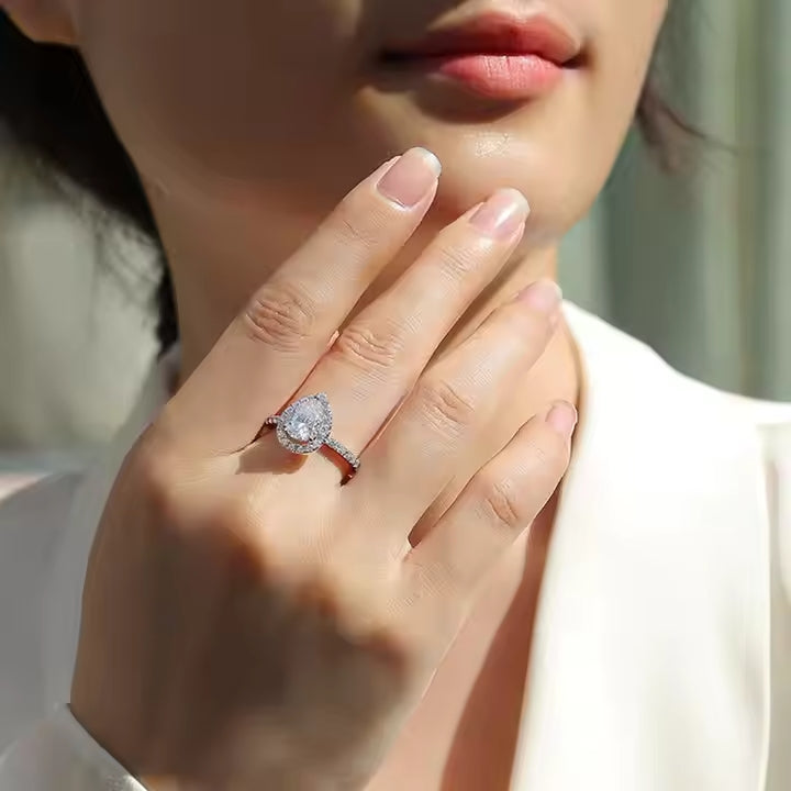 Poir Charmant Ring