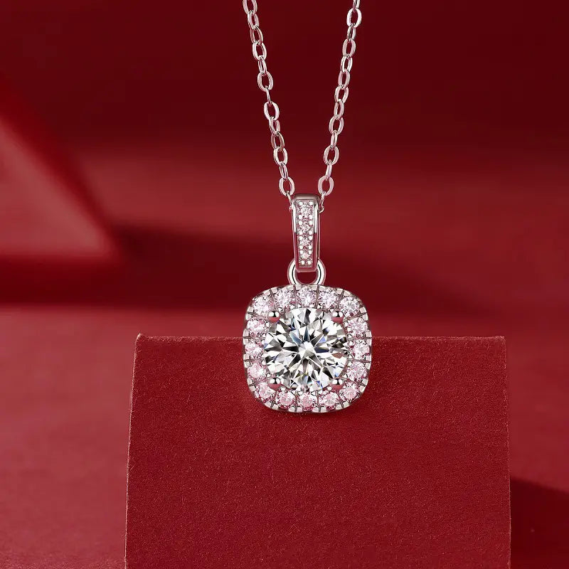 La Couronne Pendant (2.0 Carat)