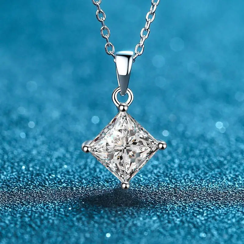 Princess Pendant (2.0 Carat)