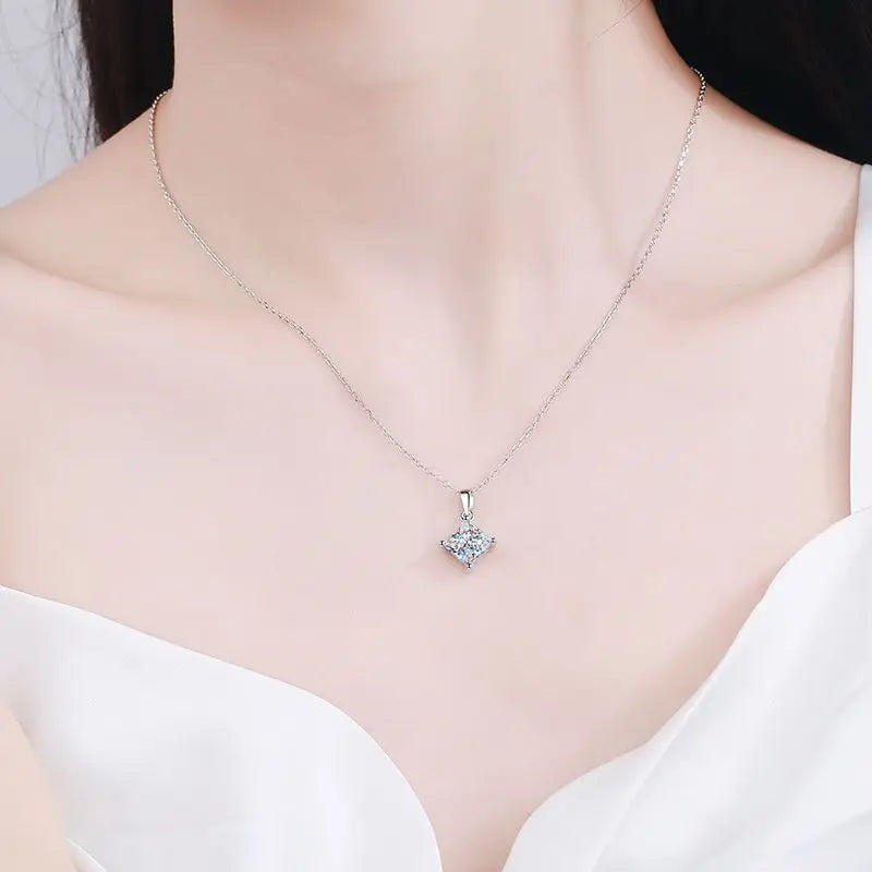 Princess Pendant (2.0 Carat)