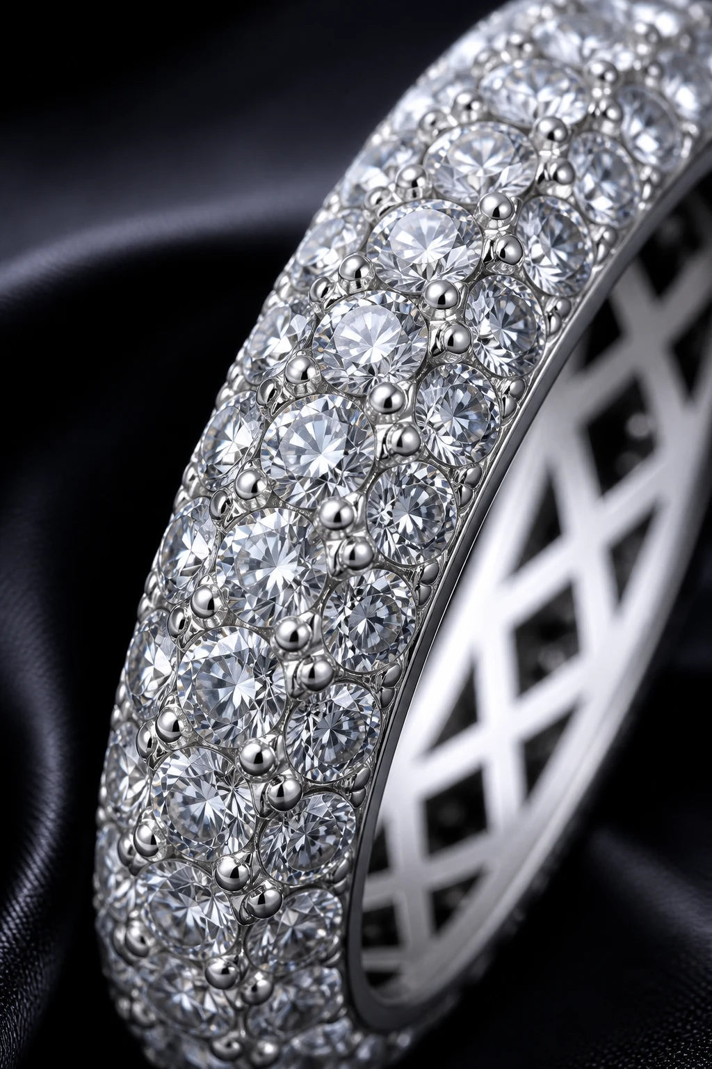 Close construction view of Majesté Ring
