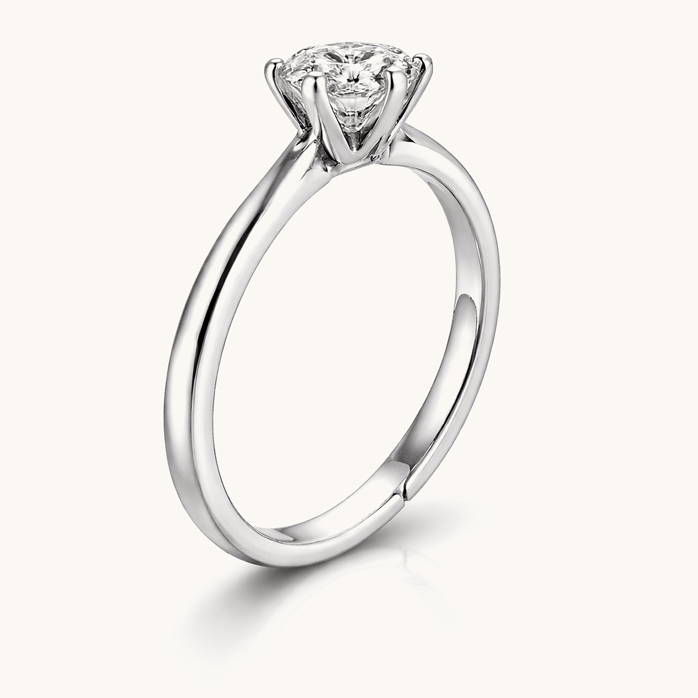 Seitenansicht der Sechs-Krappen-Fassung des Amóur Diamant Rings