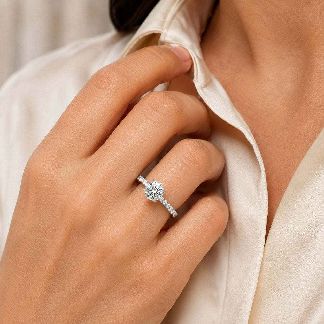 Clarté Royale Ring · 1 CT an der Hand