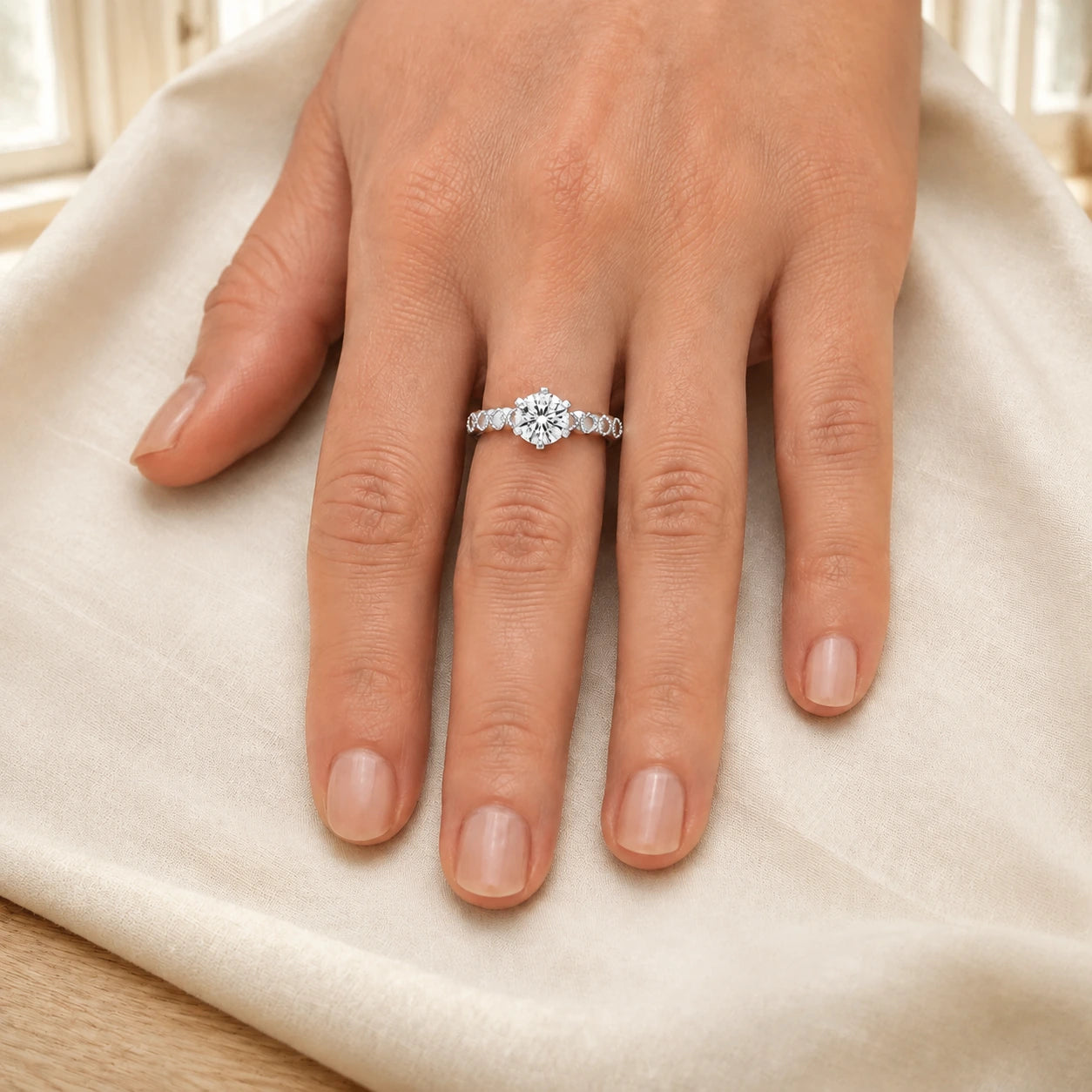 Énigme ring · 1.0 CT on hand