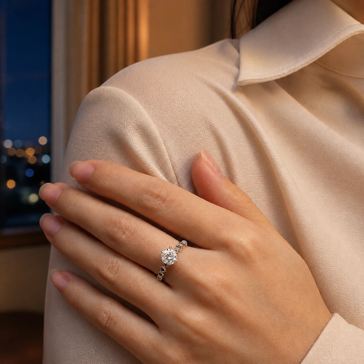 Énigme ring worn on hand in an evening setting