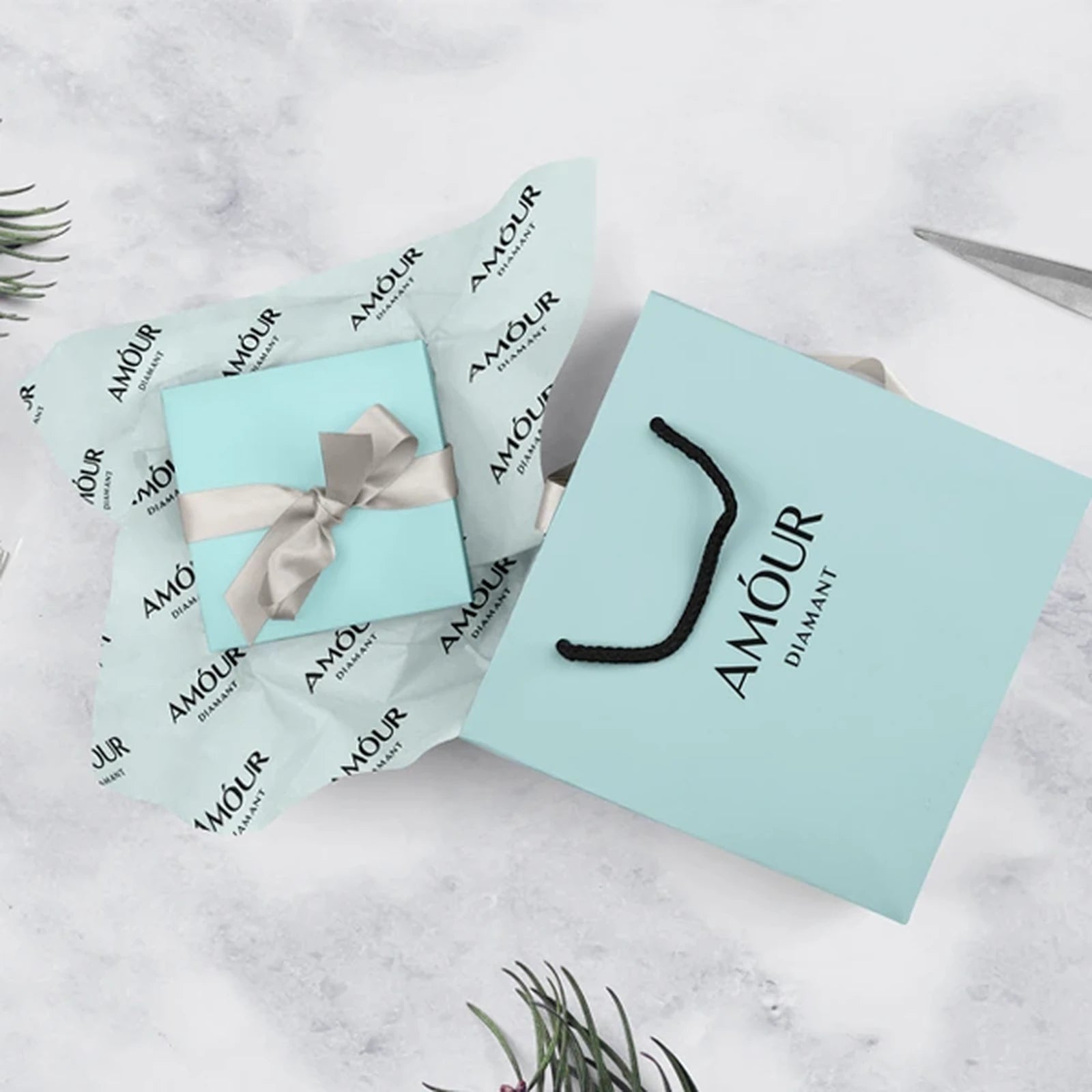 La Couronne-ring med Amour Diamant-presentasjonsemballasje