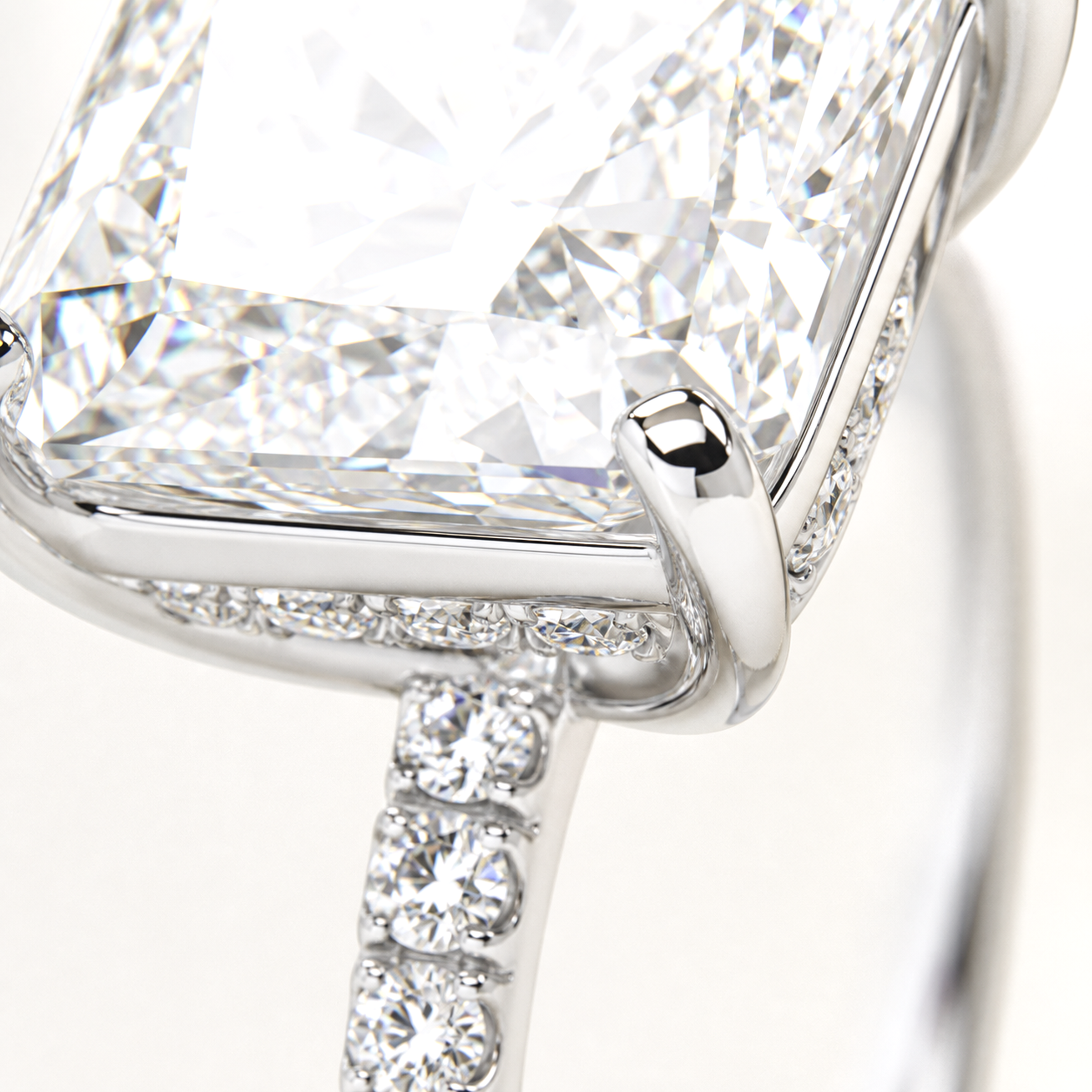 Makroansicht der Eckkrappen und Pavé-Schultern des Lumière d’Amour Rings